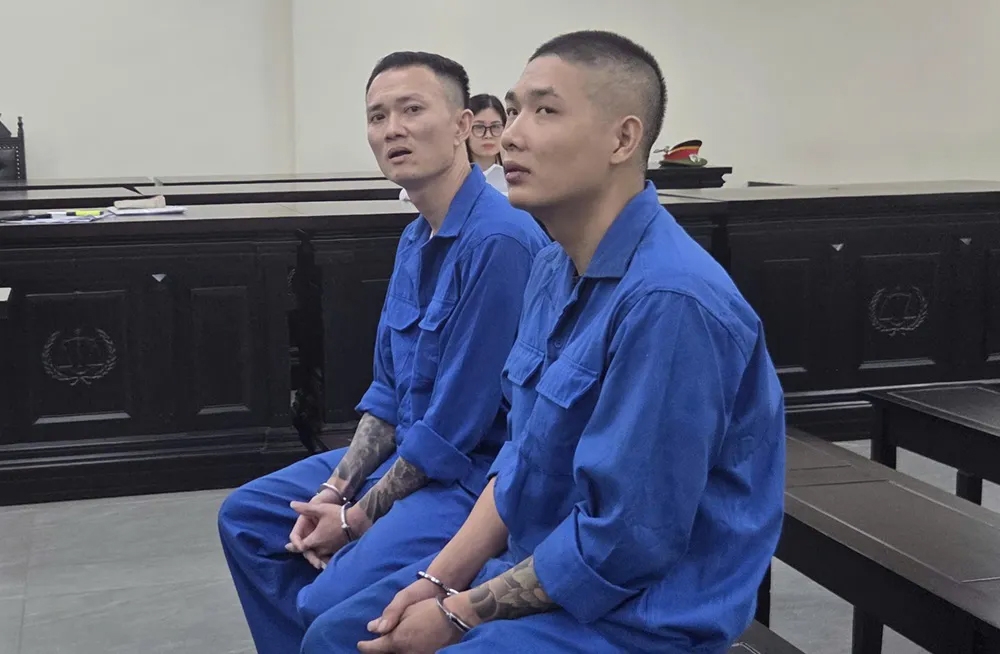 Hai bị cáo tại toà. Ảnh N.N
