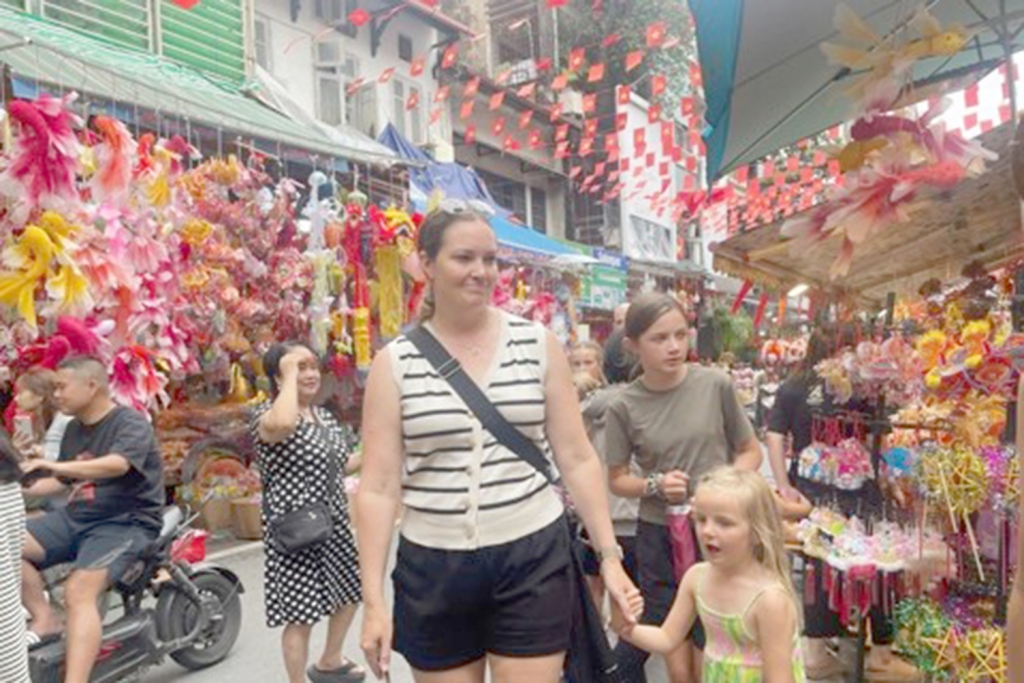 Thương mại dịch vụ, du lịch Hà Nội tiếp đà tăng trưởng Thương mại dịch vụ, du lịch Hà Nội tiếp đà tăng trưởng