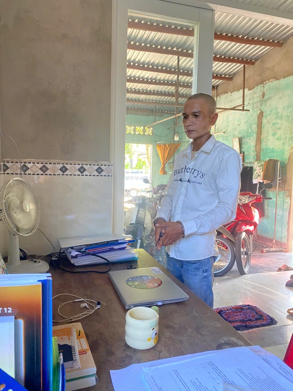 Đối tượng Đinh Công Đức tại hiện trường vụ việc. Ảnh: CQCA Đối tượng Đinh Công Đức tại hiện trường vụ việc. Ảnh: CQCA