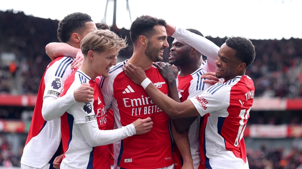 Arsenal trở thành ứng cử viên số 1 cho ngôi vô địch Premier League