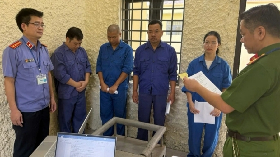 Khởi tố Hoàng Văn Huấn, Phó giám đốc Bệnh viện Phổi Hà Nội