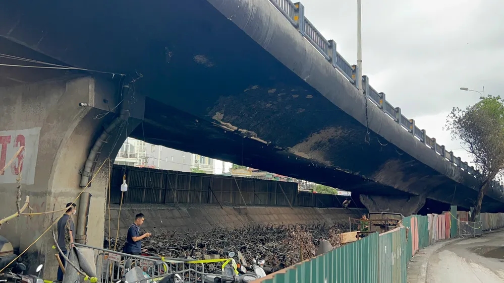 Hà Nội sửa chữa nhánh cầu Vĩnh Tuy sau vụ cháy bãi trông xe