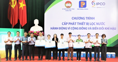 Petrolimex trao 1.100 bình lọc nước và ủng hộ 1 tỷ đồng tới người dân trên địa bàn tỉnh Hưng Yên