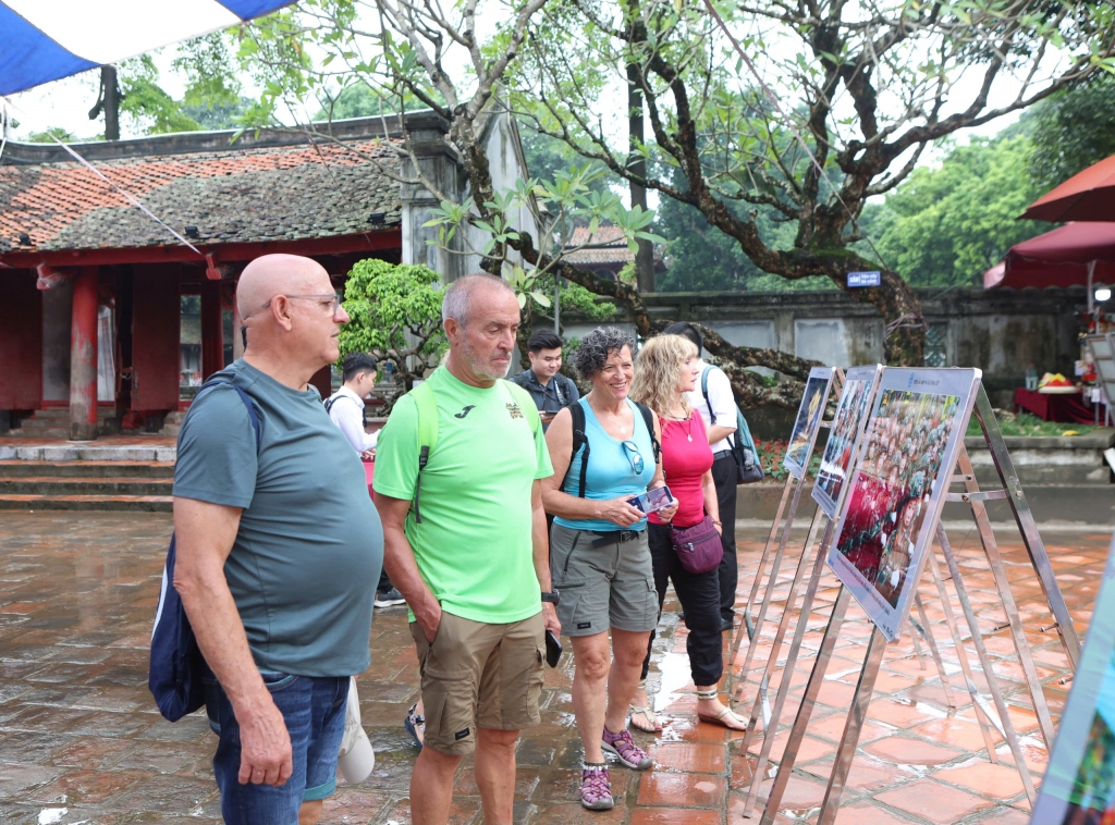 Triển lãm ảnh “Hà Nội trong tôi” lần thứ 20 hấp dẫn du khách quốc tế