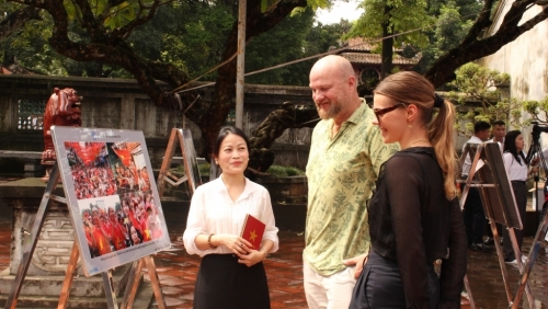 Triển lãm ảnh “Hà Nội trong tôi” năm 2025 hấp dẫn du khách quốc tế