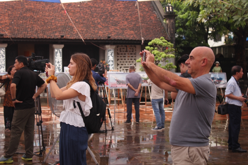 Triển lãm ảnh “Hà Nội trong tôi” lần thứ 20 hấp dẫn du khách quốc tế