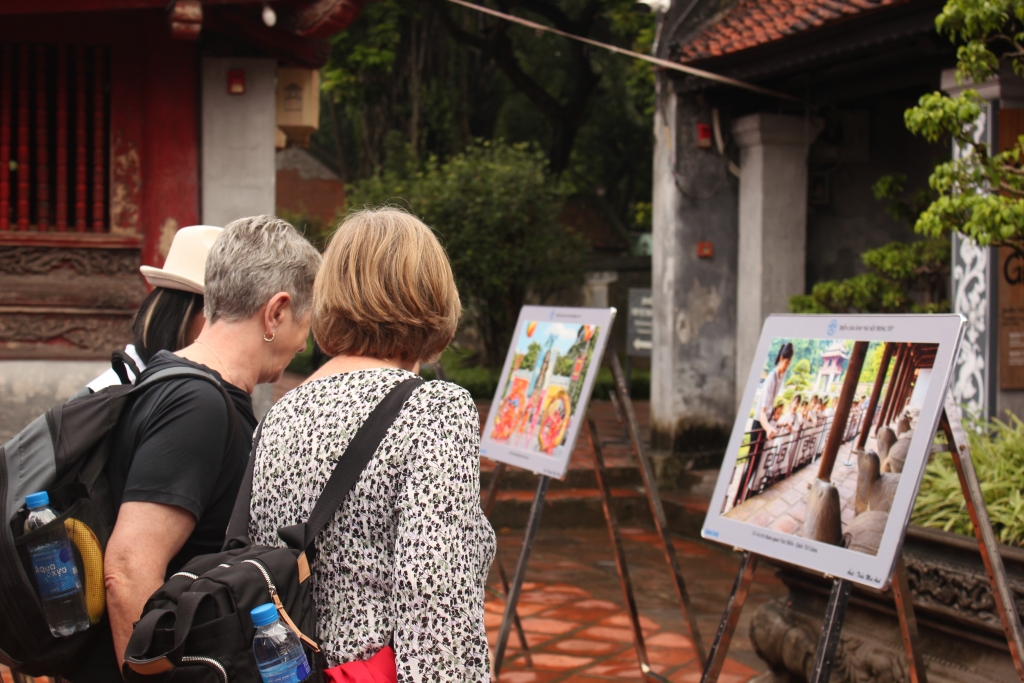 Triển lãm ảnh “Hà Nội trong tôi” lần thứ 20 hấp dẫn du khách quốc tế