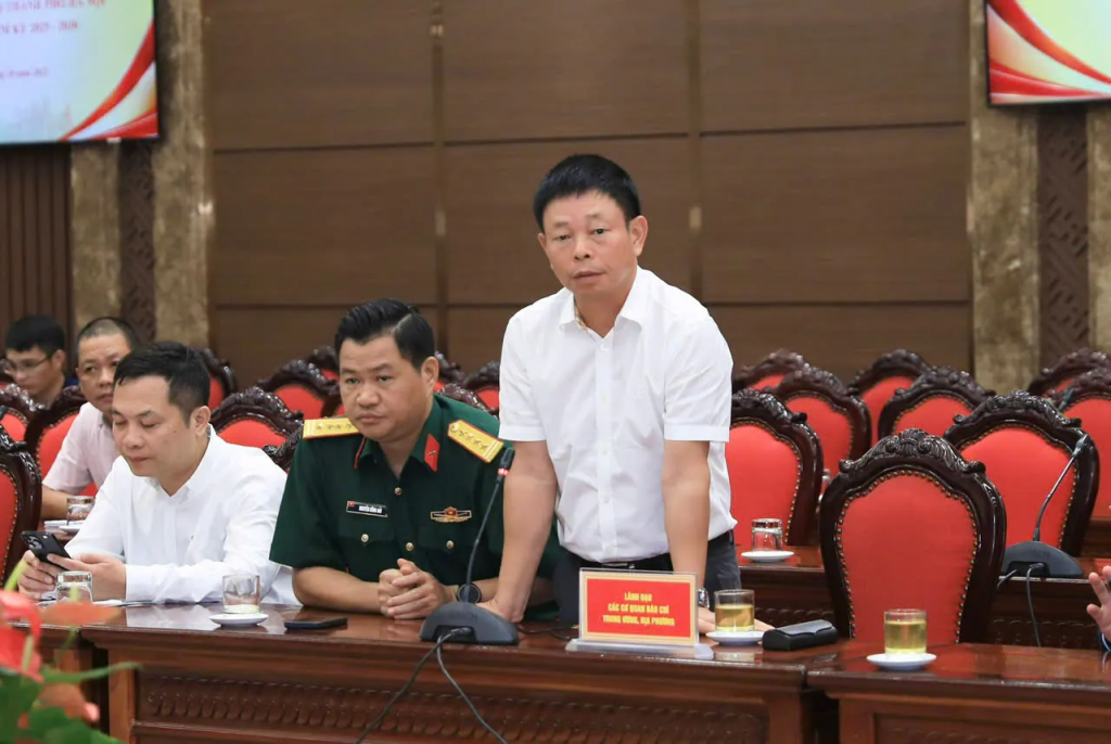 Đại diện cơ quan báo chí nêu câu hỏi tại họp báo