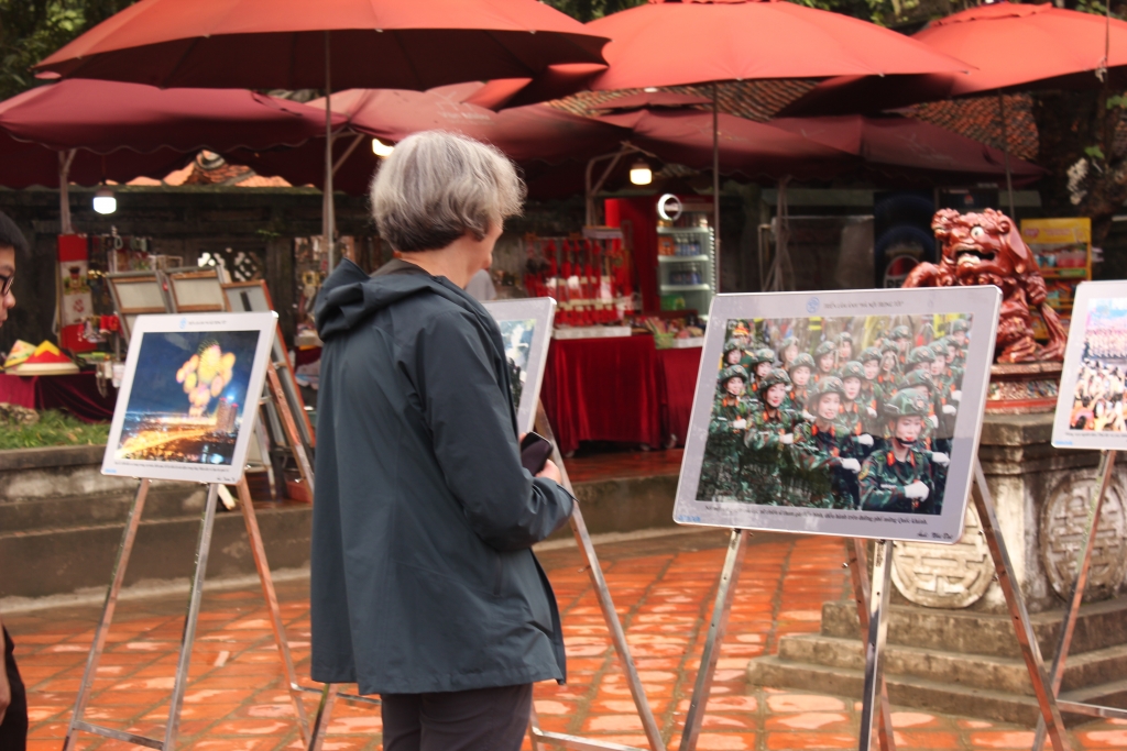 Triển lãm ảnh “Hà Nội trong tôi” lần thứ 20 hấp dẫn du khách quốc tế