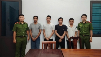 Bí mật trong ngôi nhà có 4 người đàn ông lúc nửa đêm