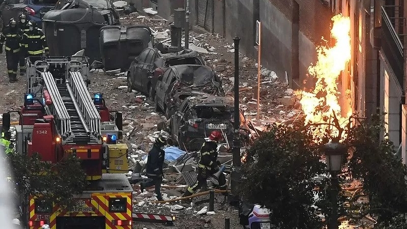 Sập tòa nhà 6 tầng khiến 4 người thiệt mạng