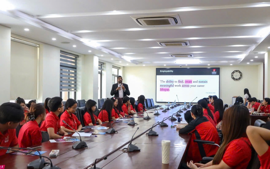 Chương trình nâng cao của học sinh THPT chuyên như thế nào?