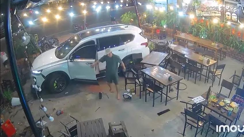 Vụ lao ô tô vào quán để truy đuổi bạn nhậu: có thể bị truy cứu trách nhiệm về tội “Giết người”