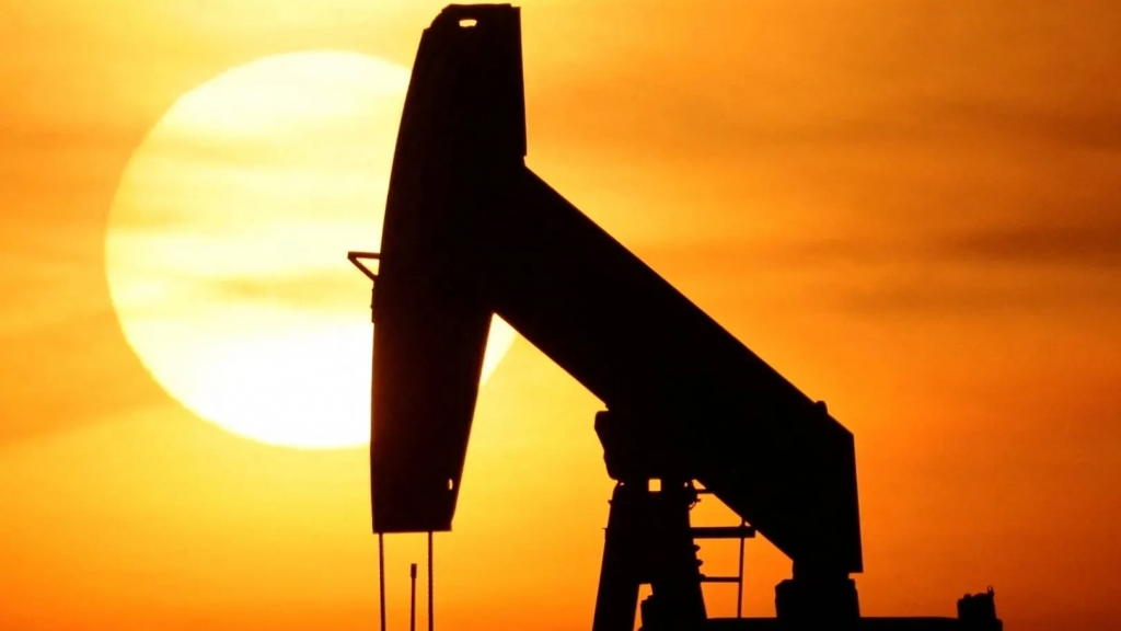 Giá xăng dầu hôm nay 10/10/2025: giá dầu thế giới quay đầu giảm