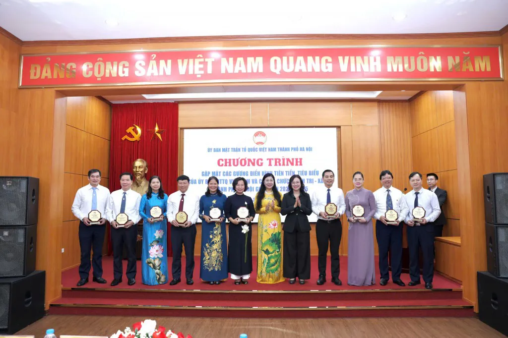 Lãnh đạo Ủy ban Mặt trận Tổ quốc Việt Nam TP Hà Nội biểu dương, tôn vinh các gương điển hình tiên tiến, tiêu biểu của Ủy ban Mặt trận Tổ quốc Việt Nam và các tổ chức chính trị - xã hội TP giai đoạn 2020-2025