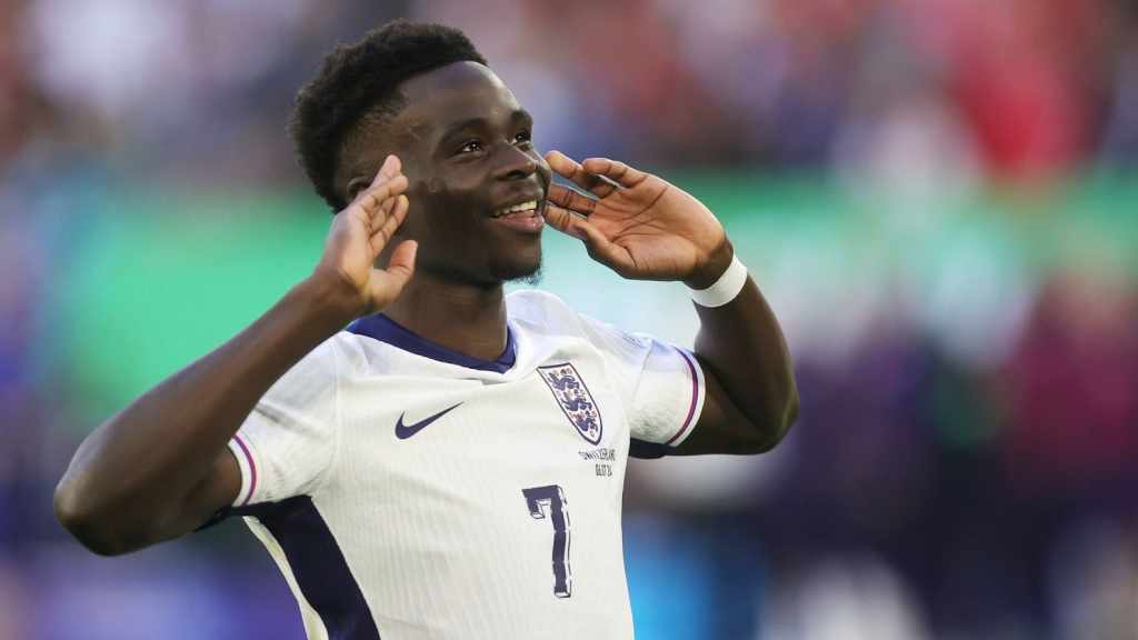 Bukayo Saka phá kỷ lục ghi bàn trong màu áo tuyển Anh