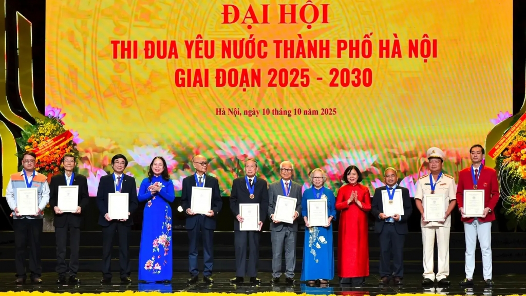 Hà Nội: vinh danh 2 “Chiến sĩ thi đua toàn quốc” và 10 Công dân Thủ đô ưu tú