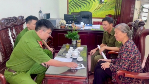 Cụ bà 80 tuổi nhanh trí thoát bẫy lừa đảo của công an rởm