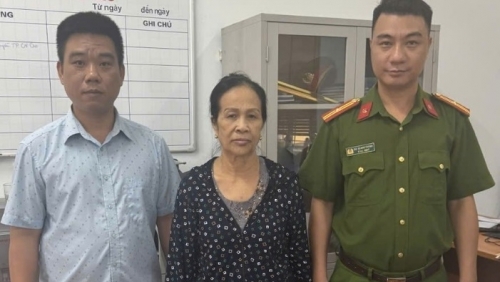 Bà lão U70 trốn truy nã hơn 35 năm ra đầu thú