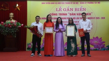 Gắn biển công trình 