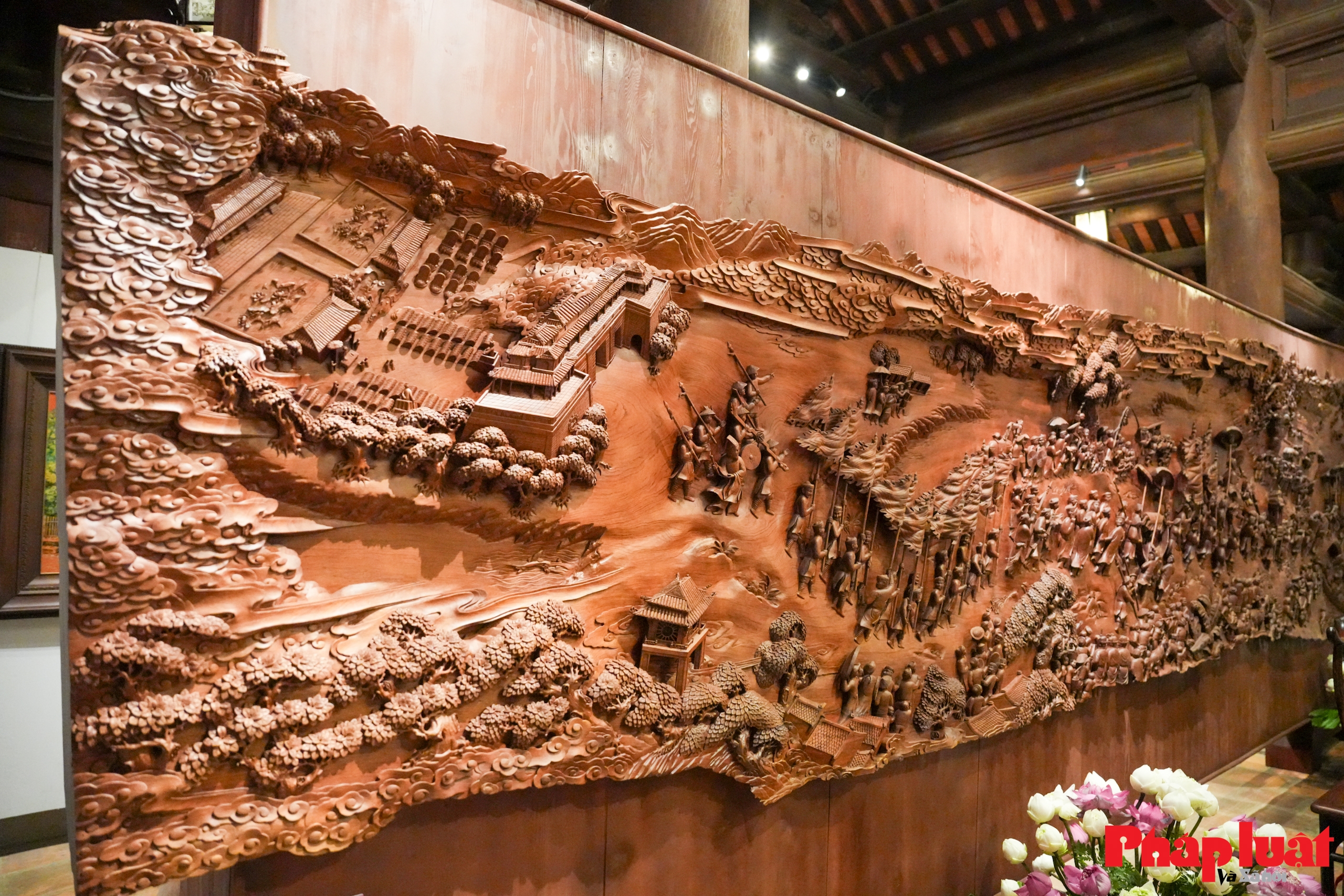 Cận cảnh bức tranh gỗ 