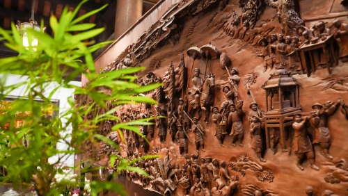 Cận cảnh bức tranh gỗ "Vinh quy bái tổ" đặc biệt Hà Nội vừa trao tặng Văn Miếu - Quốc Tử Giám