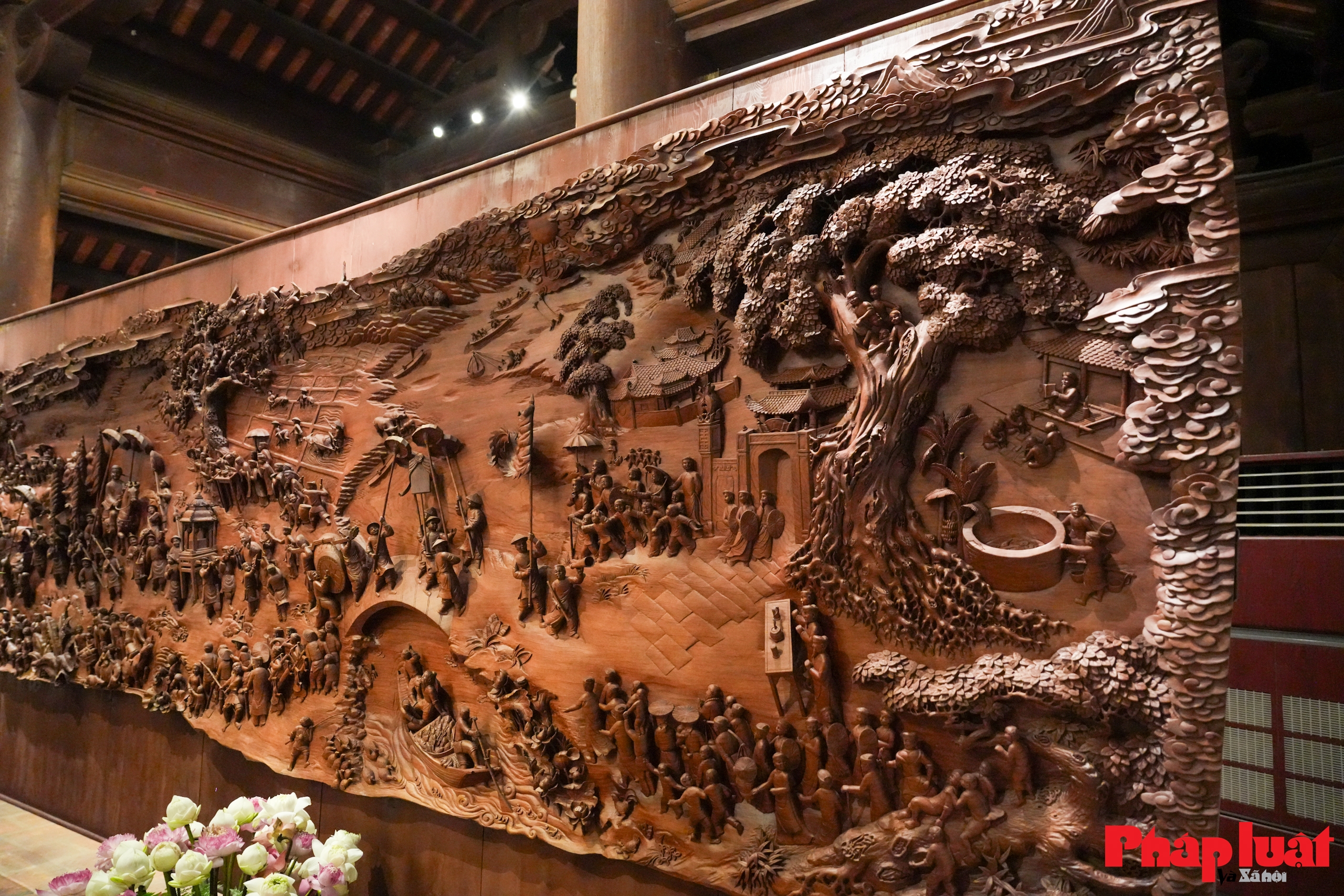 Cận cảnh bức tranh gỗ 