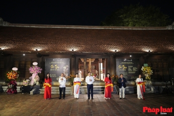 Cuộc đối thoại giữa sơn mài đương đại và hương trầm Việt