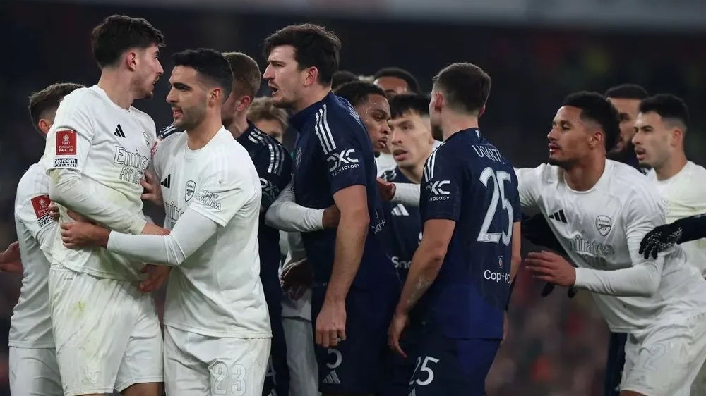 Arsenal nhận án phạt nặng vì cắt vé của Manchester United tại FA Cup
