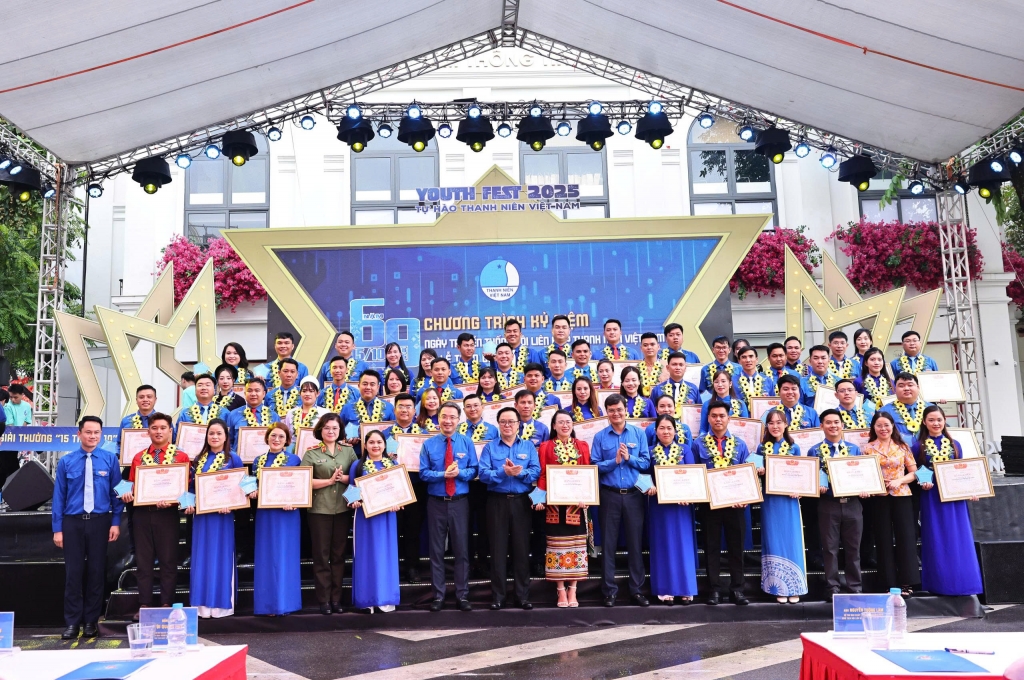 Khơi dậy khát vọng cống hiến của tuổi trẻ