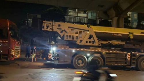Xử lý tài xế xe đầu kéo chở nhà lắp ghép bị rơi xuống đường