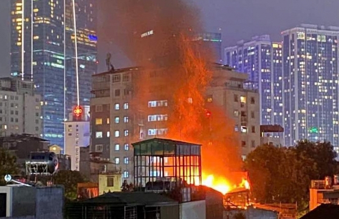 Bắt giữ đối tượng đốt rác trên sân thượng gây hỏa hoạn ở Hà Nội