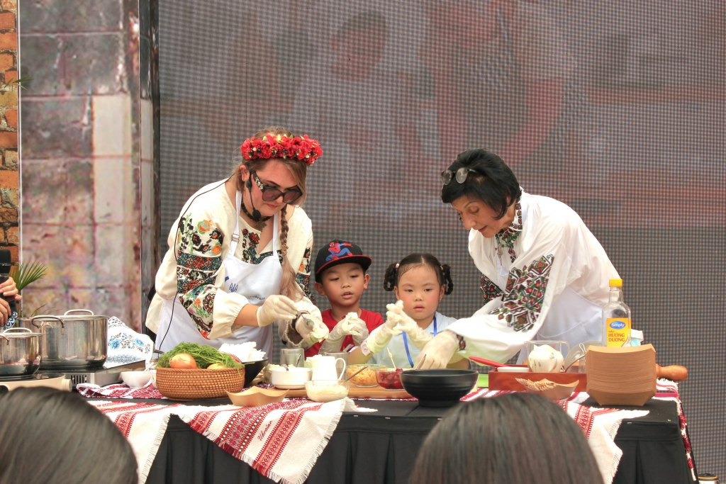 Hành trình kết nối sắc màu quốc tế tại Lễ hội Văn hóa thế giới lần thứ nhất Hà Nội Hành trình kết nối sắc màu quốc tế tại Lễ hội Văn hóa thế giới lần thứ nhất Hà Nội