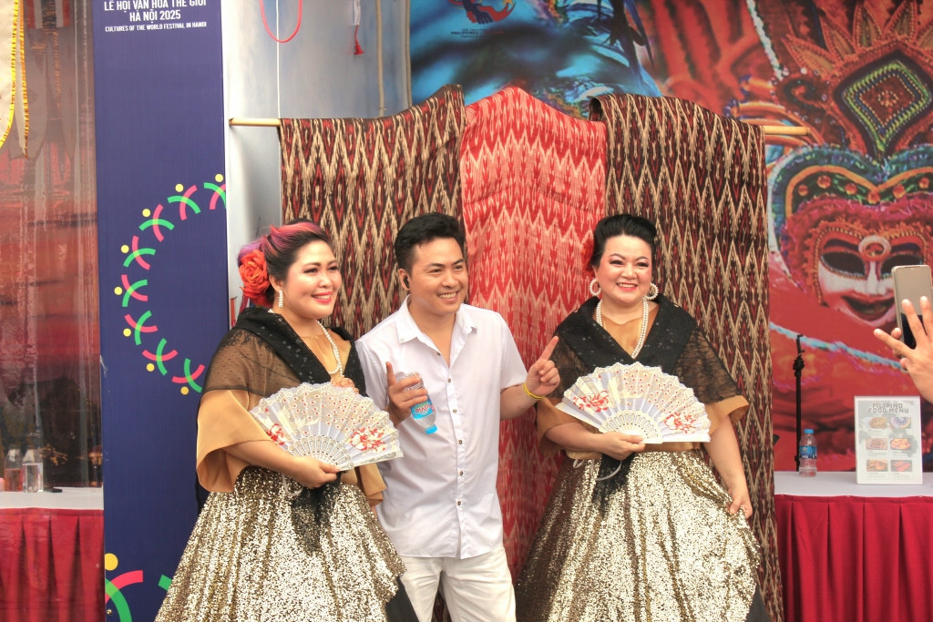 Hành trình kết nối sắc màu quốc tế tại Lễ hội Văn hóa thế giới lần thứ nhất Hà Nội Hành trình kết nối sắc màu quốc tế tại Lễ hội Văn hóa thế giới lần thứ nhất Hà Nội