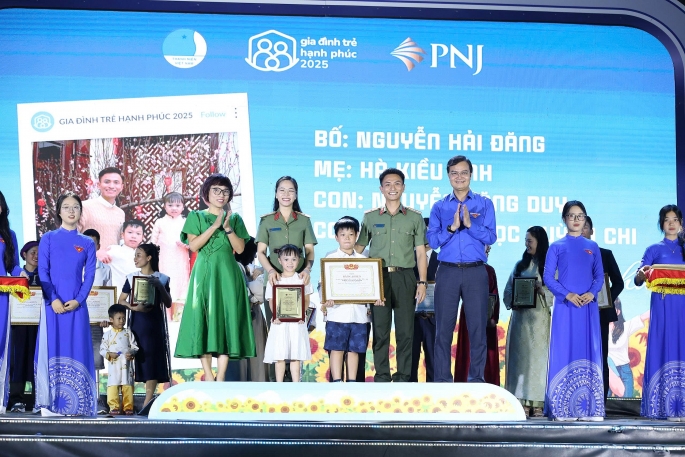 Vinh danh 10 “Gia đình trẻ hạnh phúc” năm 2025