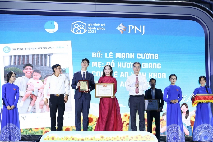 Vinh danh 10 “Gia đình trẻ hạnh phúc” năm 2025