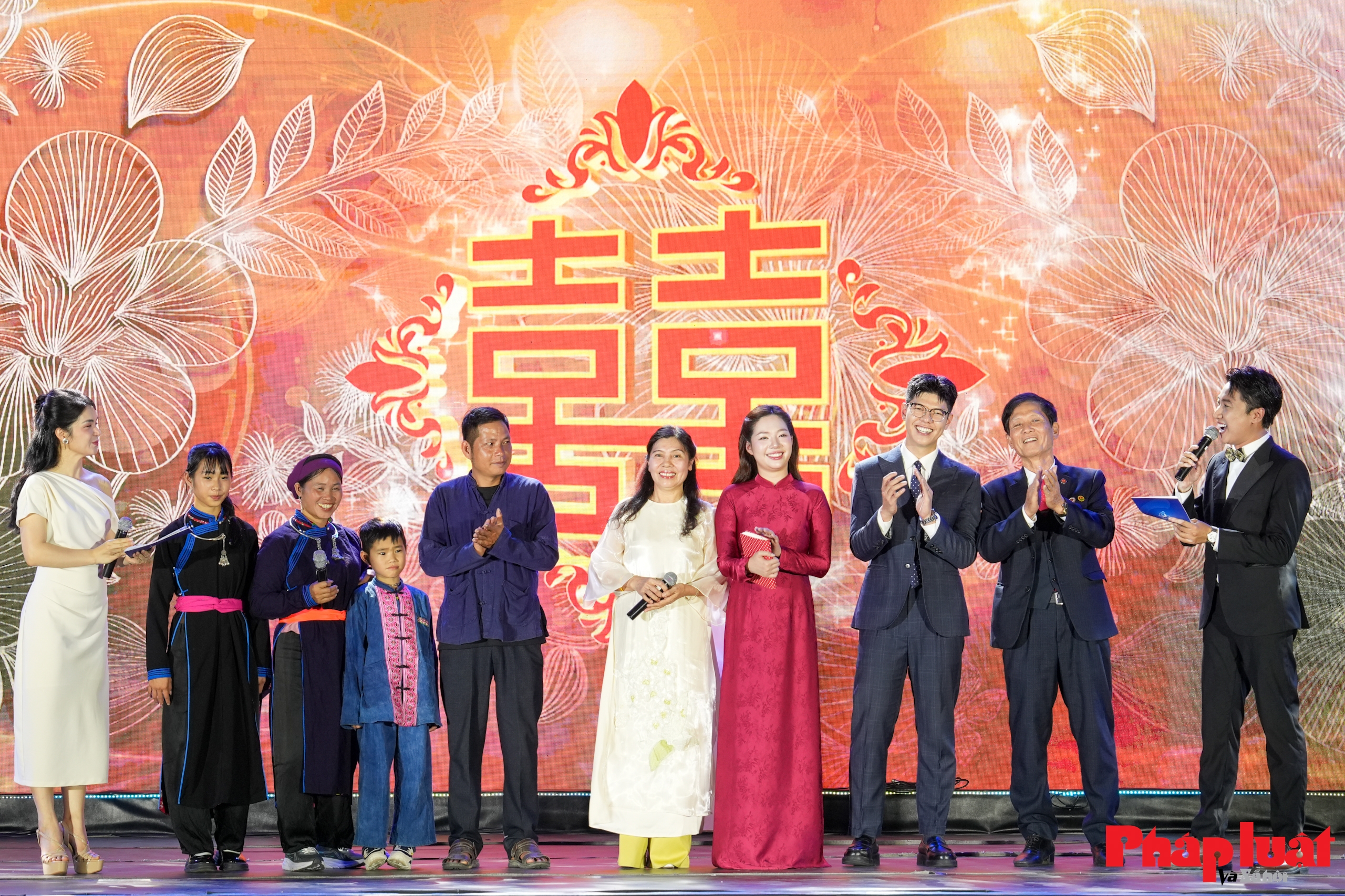 Vợ chồng cầu thủ Quế Ngọc Hải là gia đình trẻ tiêu biểu toàn quốc năm 2025