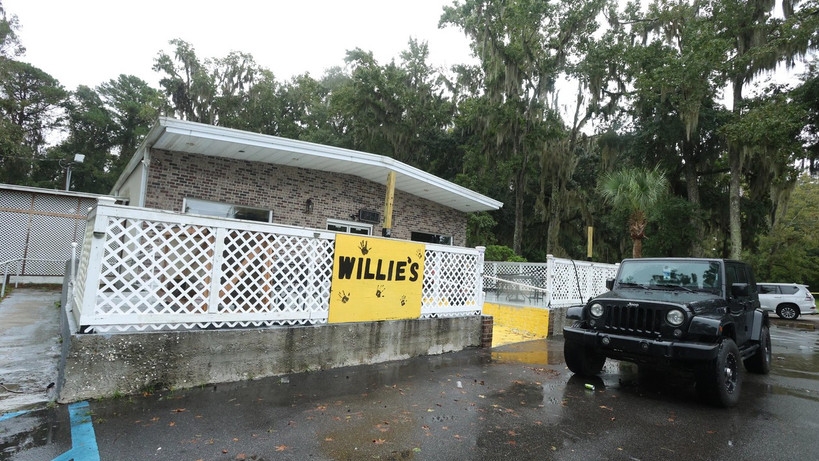 Xả súng tại quán bar lúc rạng sáng khiến 4 người tử vong