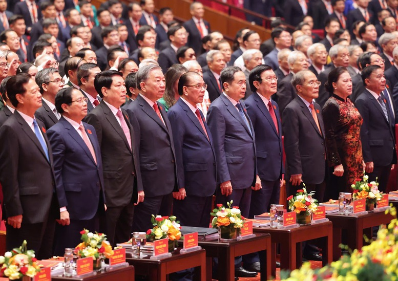 Tổng Bí thư Tô Lâm, nguyên Tổng Bí thư Nông Đức Mạnh và các đồng chí Lãnh đạo, nguyên Lãnh đạo Đảng, Nhà nước... tham dự Đại hội - Ảnh: VGP/Nhật Bắc