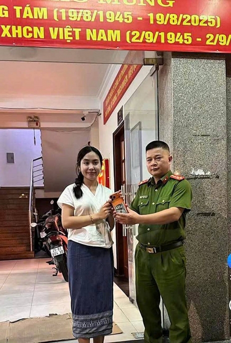 Công an phường Ba Đình để lại ấn tượng đẹp trong lòng du khách trong nước và quốc tế