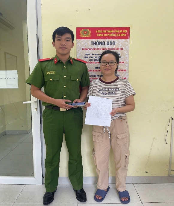 Công an phường Ba Đình để lại ấn tượng đẹp trong lòng du khách trong nước và quốc tế