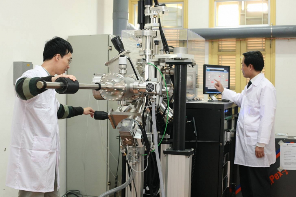 Giờ thực hành trong phòng thiết bị công nghệ cao ở ĐHQG Hà Nội Ảnh Bùi Tuấn