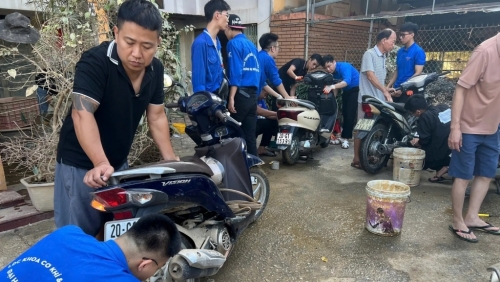 “Khối” áo xanh thắp sáng niềm tin nơi vùng lũ