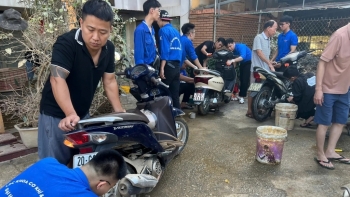 “Khối” áo xanh thắp sáng niềm tin nơi vùng lũ