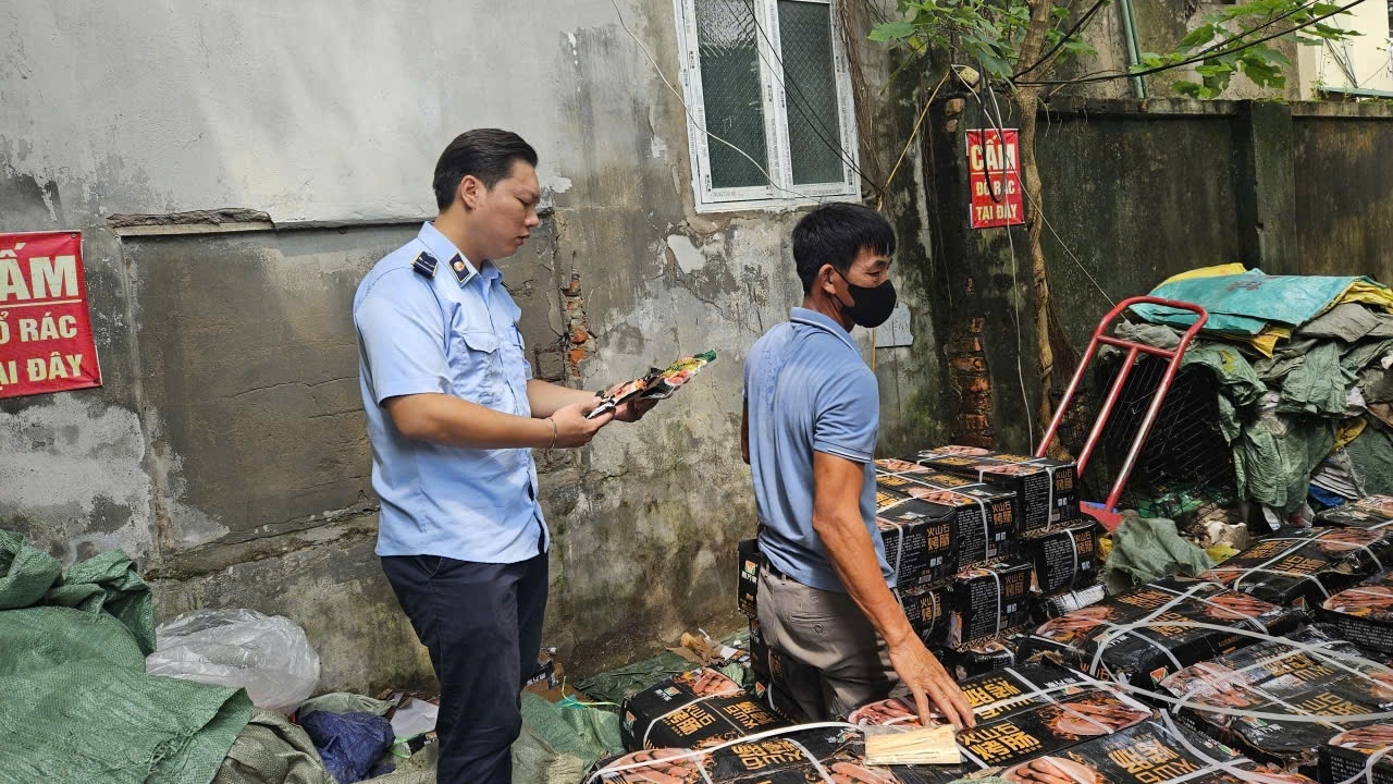 Hà Nội xử lý hơn 450 vụ vi phạm trong tháng 9, thu nộp ngân sách 7,7 tỷ đồng