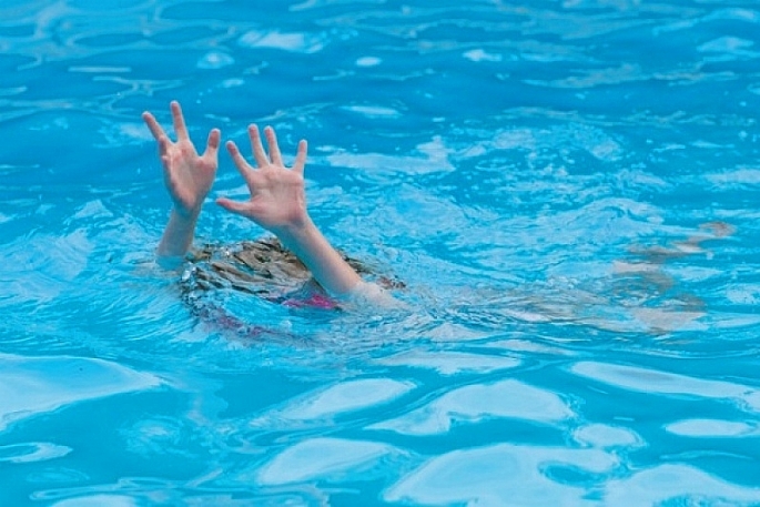 Cảnh báo nguy cơ đuối nước trẻ em sau mưa bão