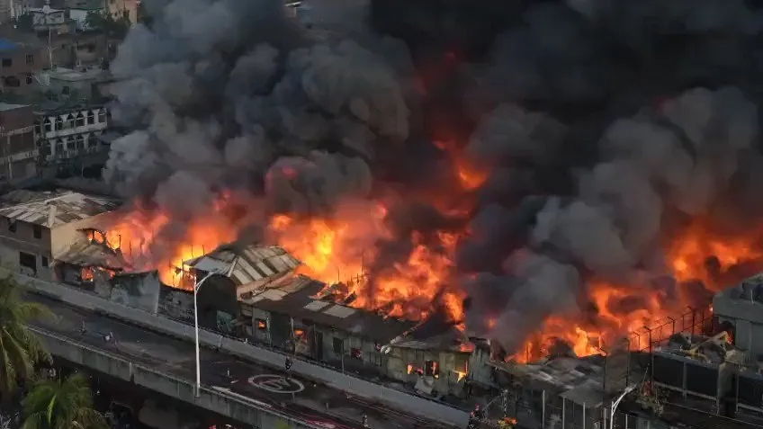 Cháy lớn nhà máy may khiến ít nhất 16 người tử vong