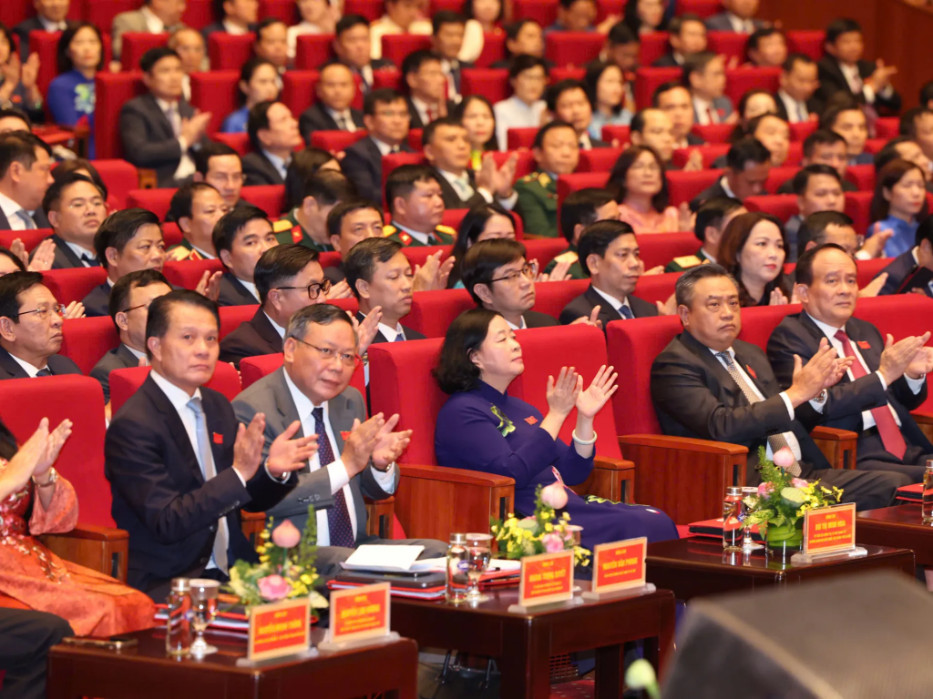 Ủy viên Bộ Chính trị, Bí thư Thành ủy, Trưởng đoàn đại biểu Quốc hội TP Hà Nội Bùi Thị Minh Hoài cùng các đại biểu tham dự phiên trù bị.