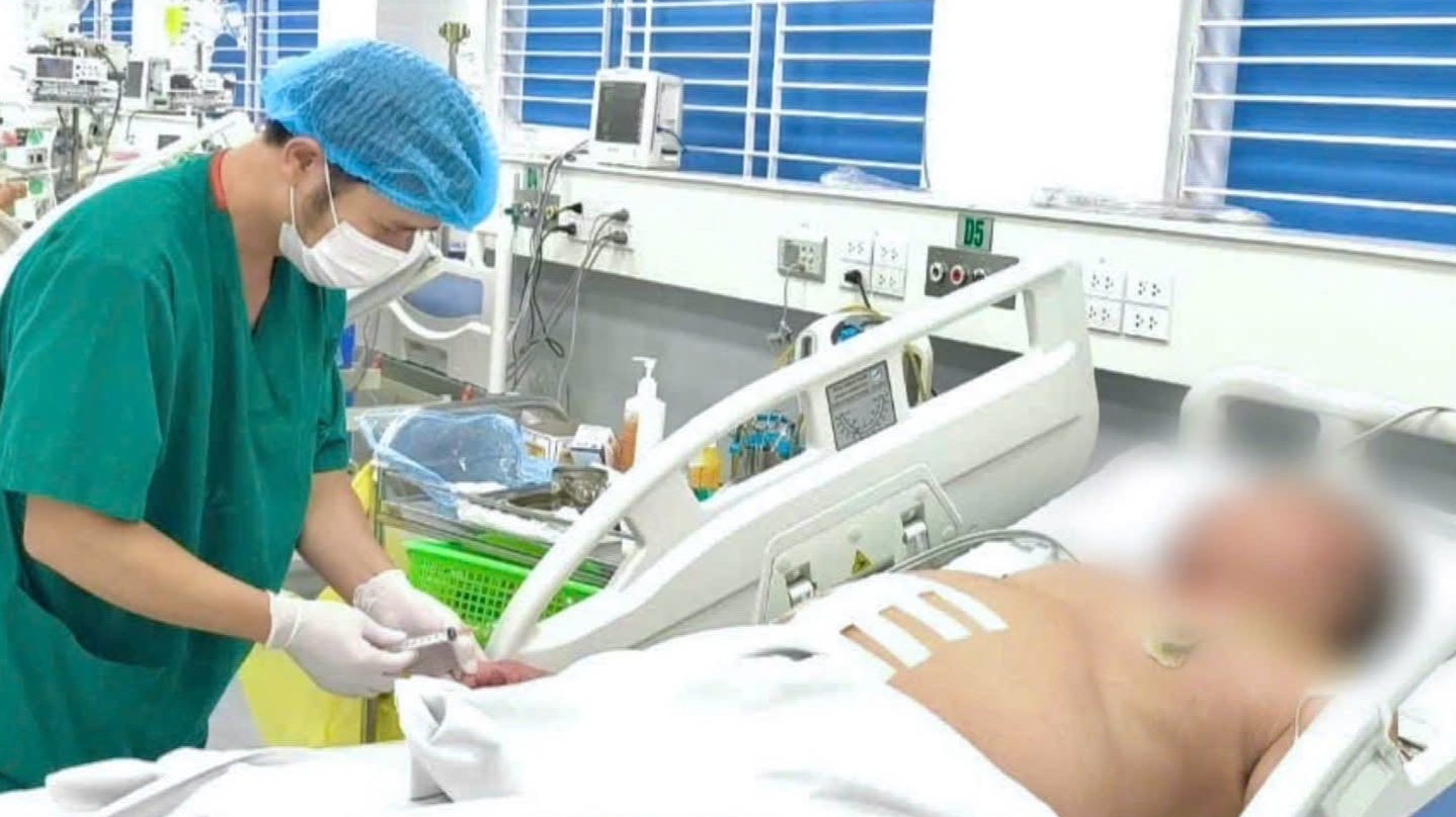 Thích ăn cá, người đàn ông nhập viện cấp cứu vì thủng ruột