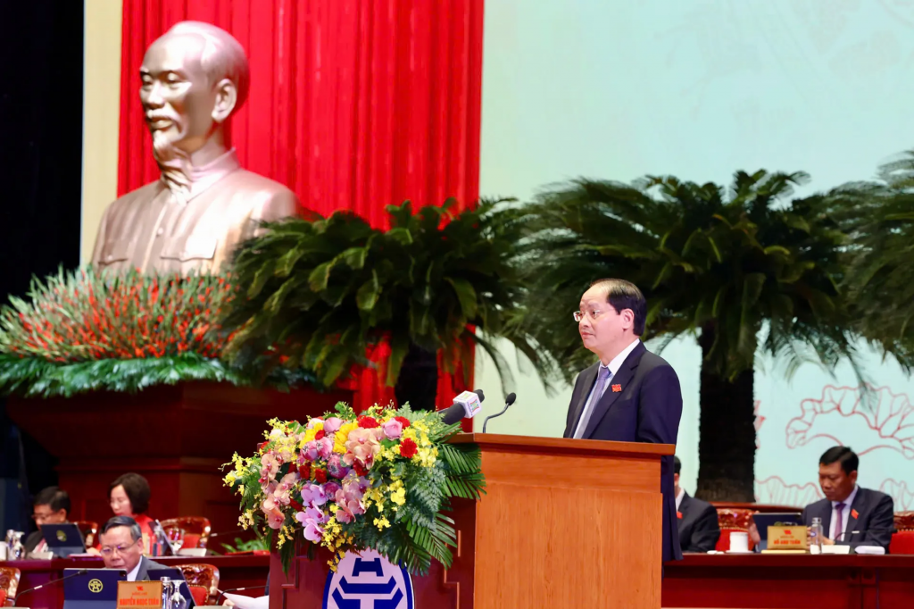 Ủy viên Ban Thường vụ Thành uỷ, Trưởng ban Tuyên giáo và Dân vận Thành uỷ Nguyễn Doãn Toản trình bày Báo cáo tổng hợp ý kiến đóng góp vào dự thảo các văn kiện trình Đại hội đại biểu toàn quốc lần thứ XIV của Đảng Ủy viên Ban Thường vụ Thành uỷ, Trưởng ban Tuyên giáo và Dân vận Thành uỷ Nguyễn Doãn Toản trình bày Báo cáo tổng hợp ý kiến đóng góp vào dự thảo các văn kiện trình Đại hội đại biểu toàn quốc lần thứ XIV của Đảng